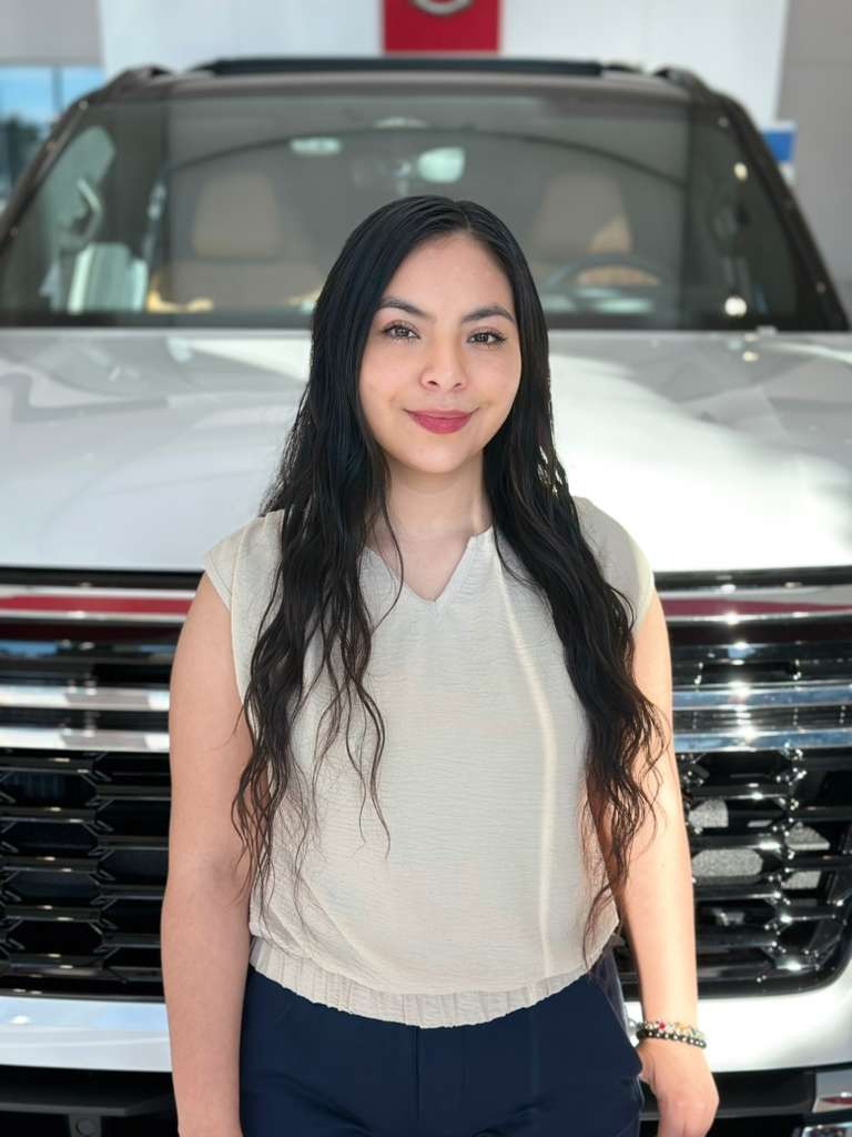 Internet Sales Specialist - Yo hablo español! Mishel Aguilar in Sales Department at Nissan of Cape Coral